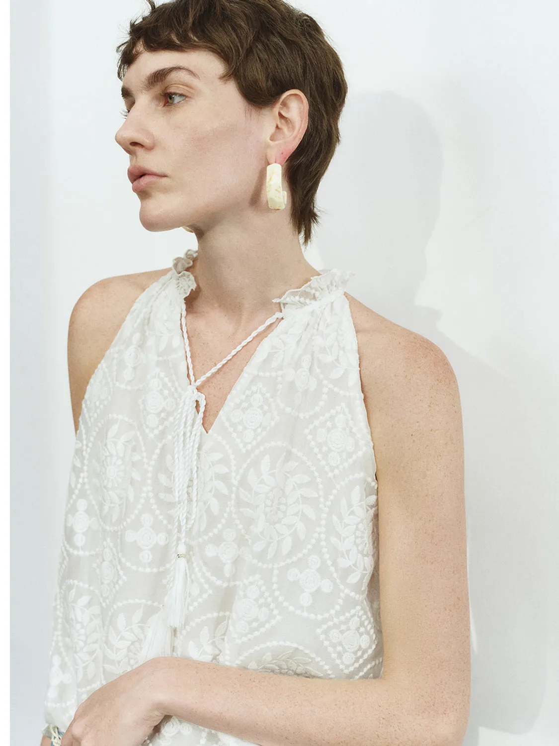 Sleeveless Overhead Shirt sold by Urban Revivo product image thumbnail 5