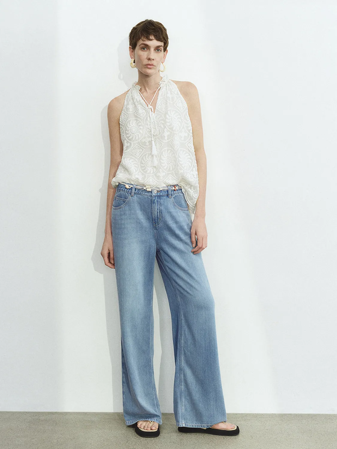 Sleeveless Overhead Shirt sold by Urban Revivo product image thumbnail 4