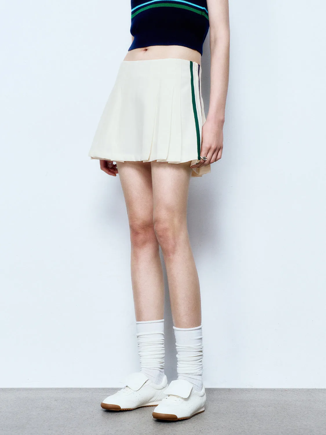 Pleated A-Line Skirts sold by Urban Revivo product image thumbnail 3