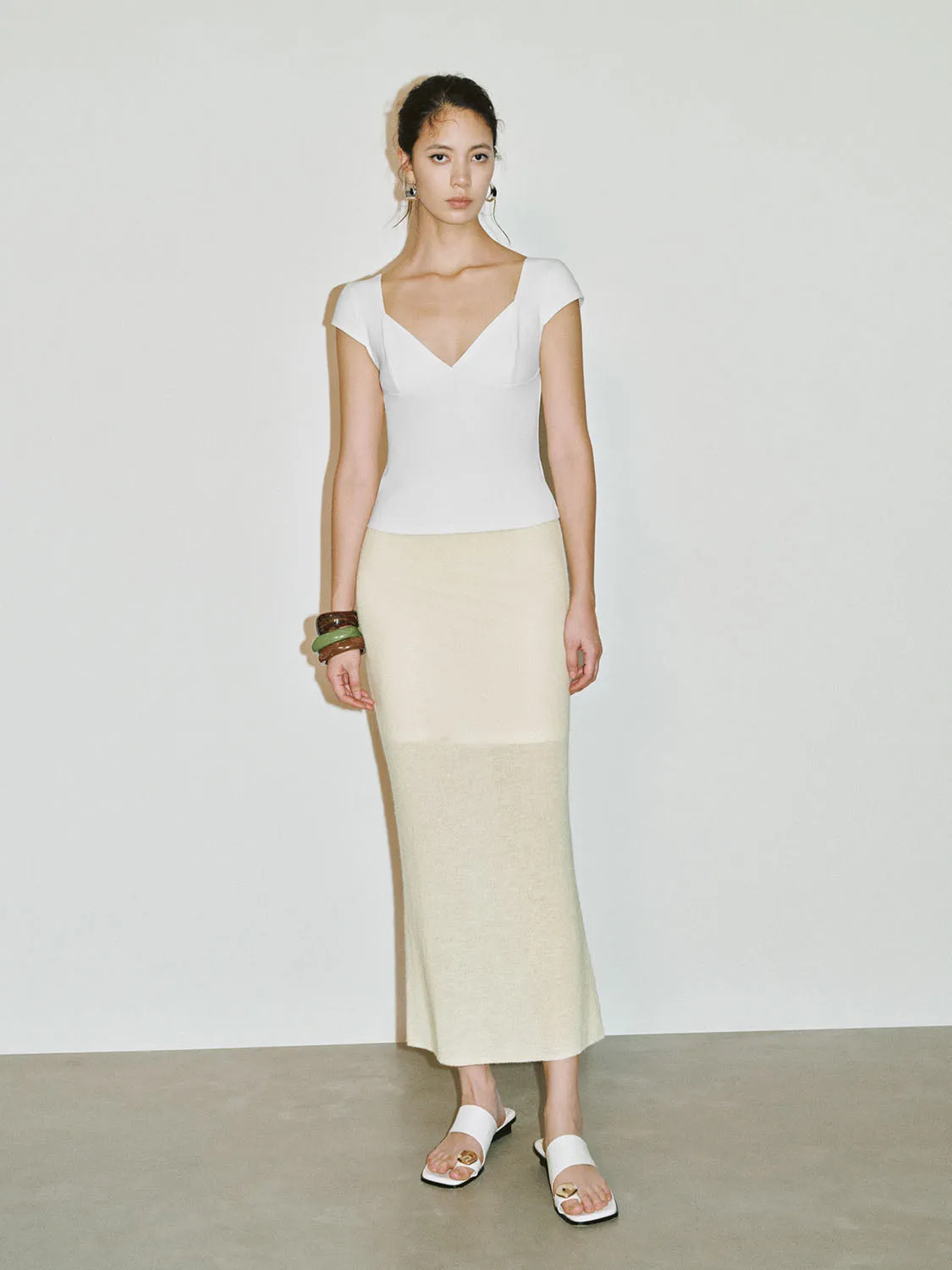 Skinny V-Neck T-Shirts sold by Urban Revivo product image thumbnail 4