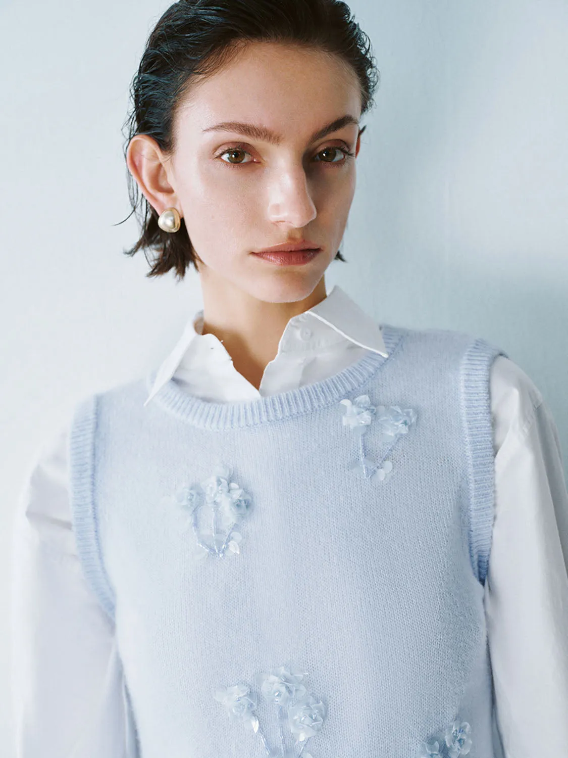 Flower Decor Knitted Vests sold by Urban Revivo product image thumbnail 3