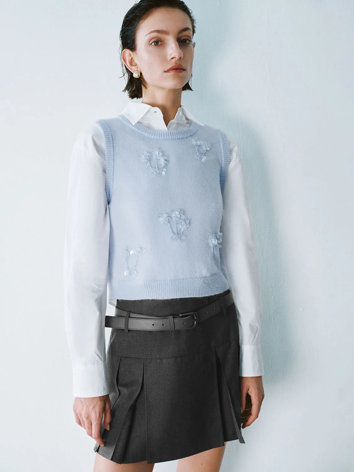 Flower Decor Knitted Vests sold by Urban Revivo product image thumbnail 5