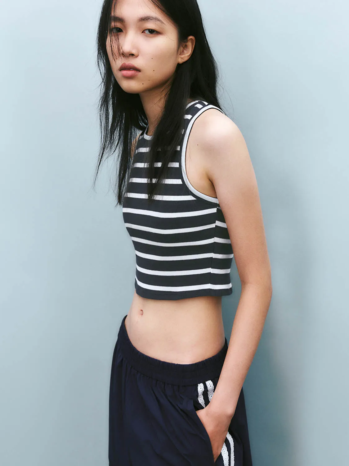 Skinny Cropped Tank Tops sold by Urban Revivo product image thumbnail 4