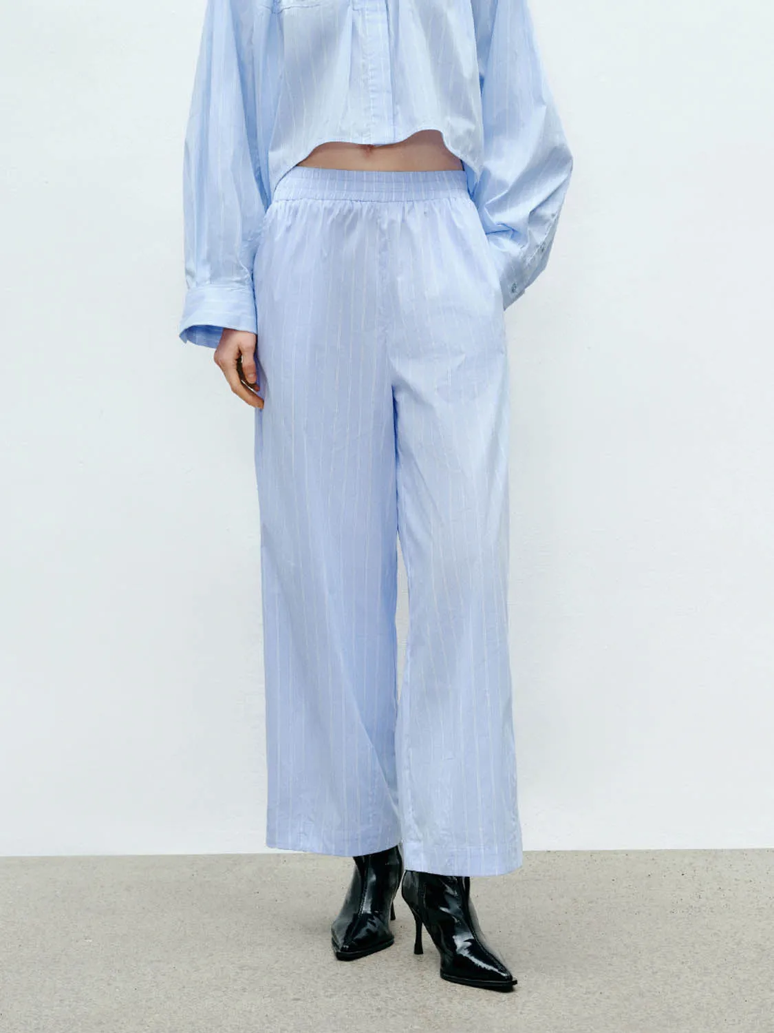 Oversized Wide-Leg Pants sold by Urban Revivo product image thumbnail 2