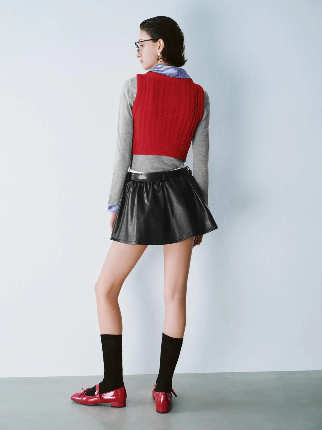 Sleeveless Cable Knitted T-Shirts sold by Urban Revivo product image thumbnail 5