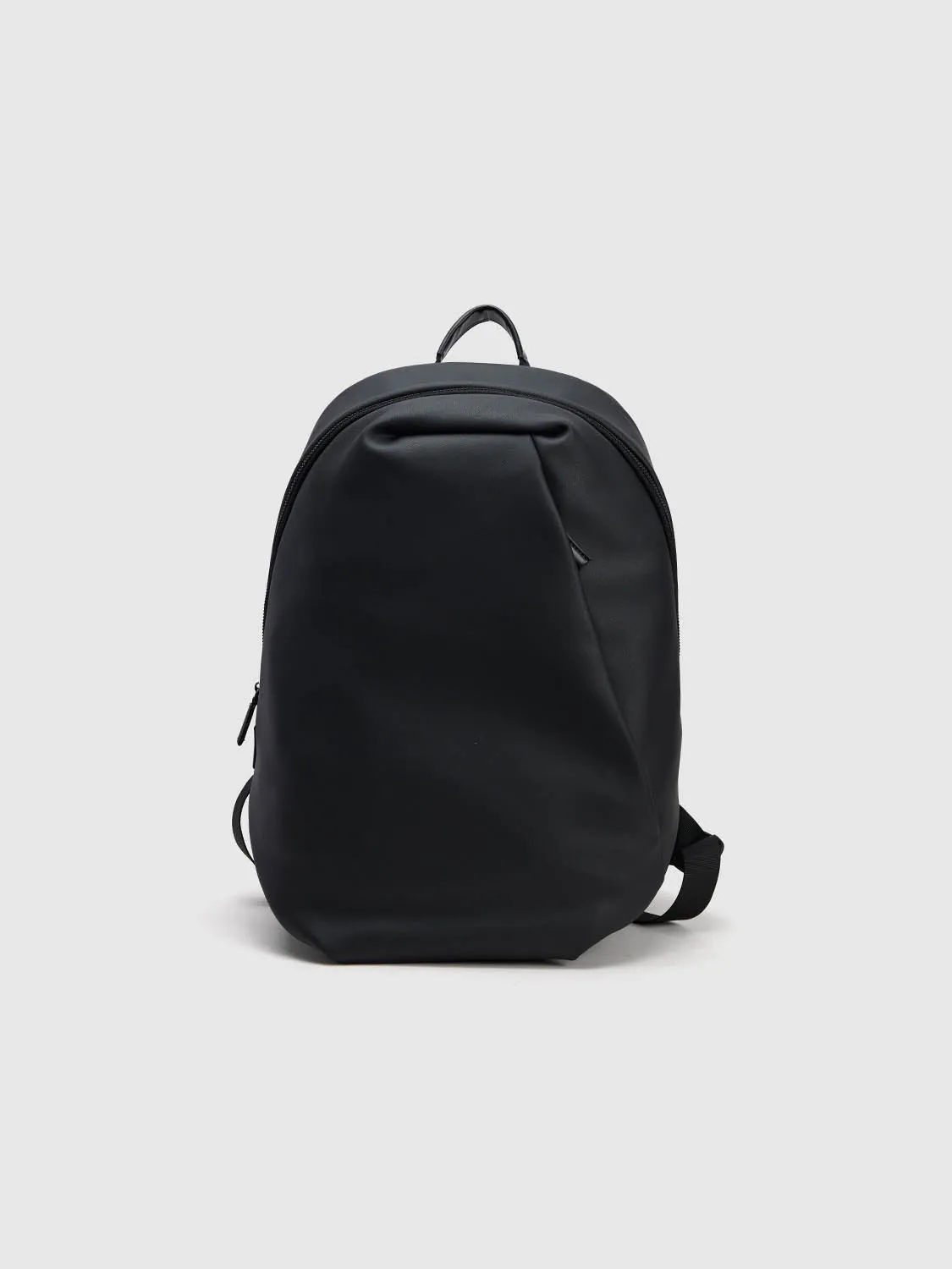 Backpacks sold by Urban Revivo