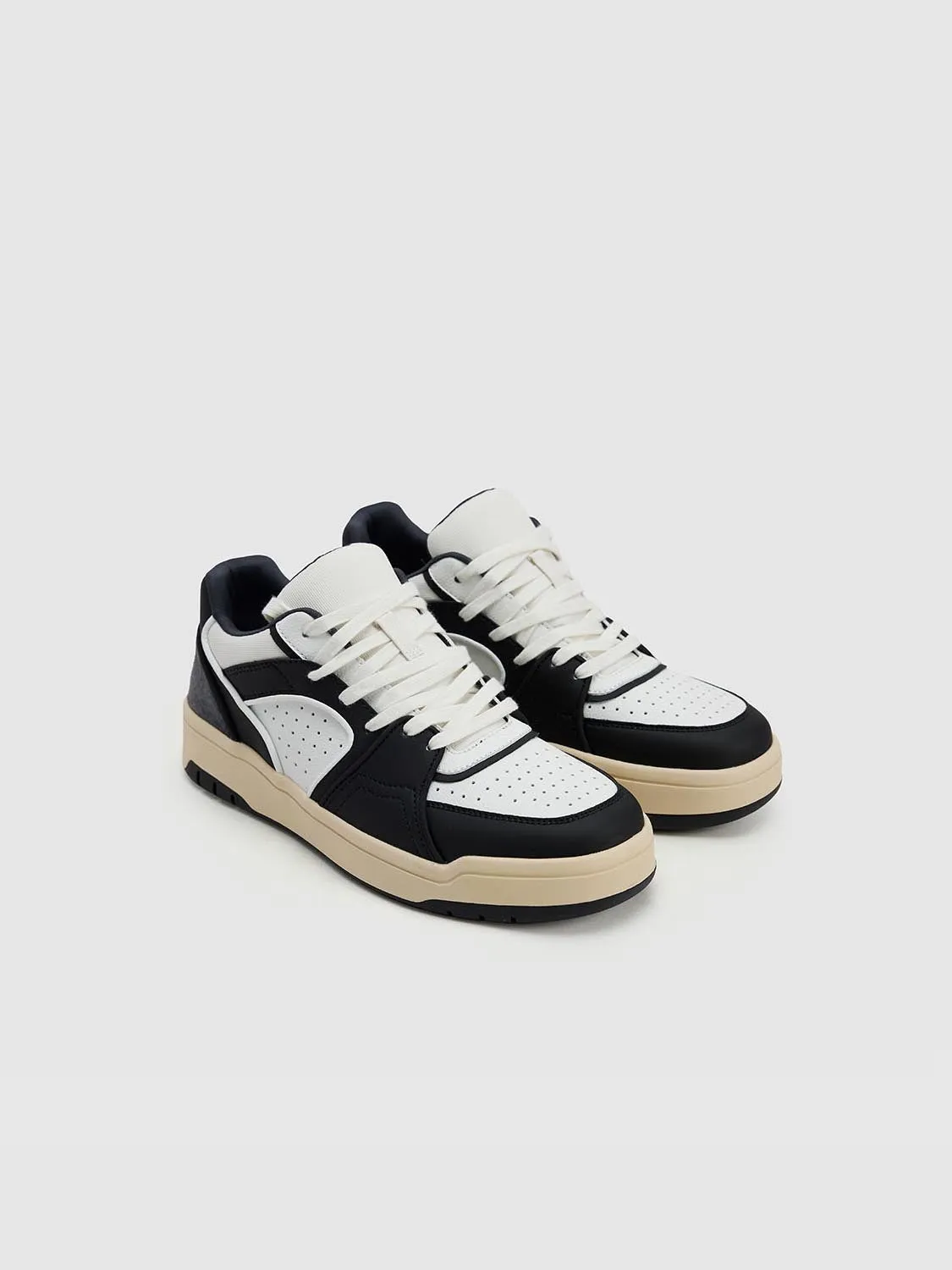 Sneakers sold by Urban Revivo