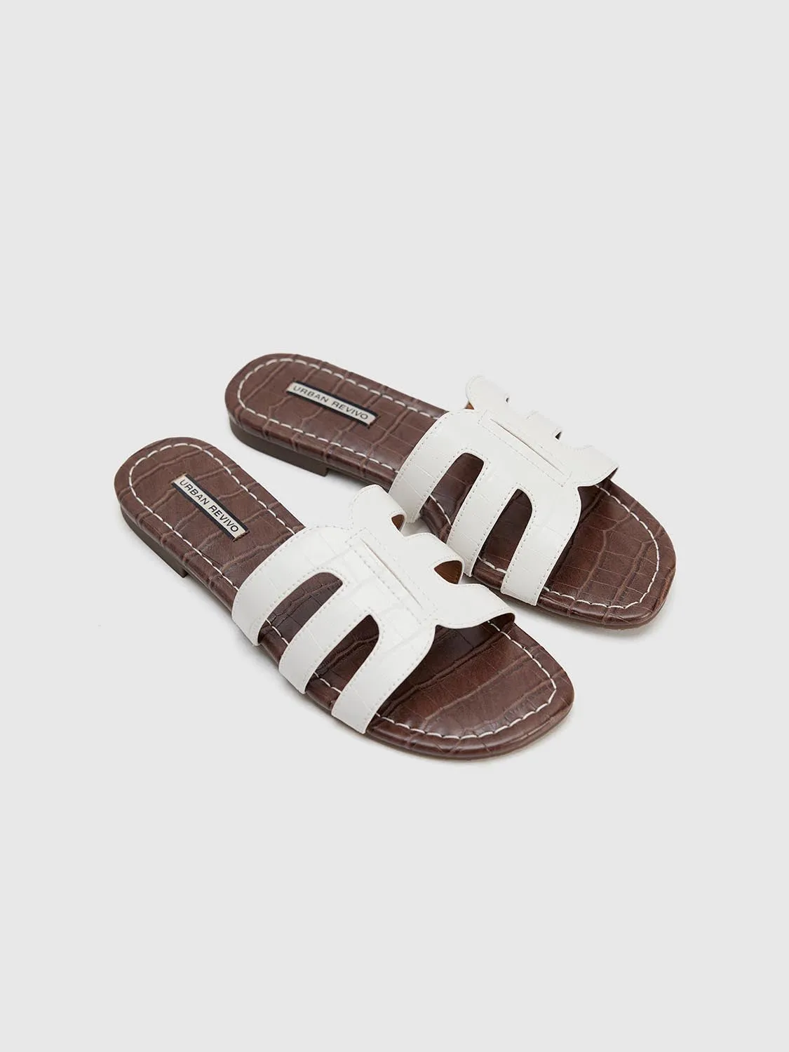 Slippers sold by Urban Revivo