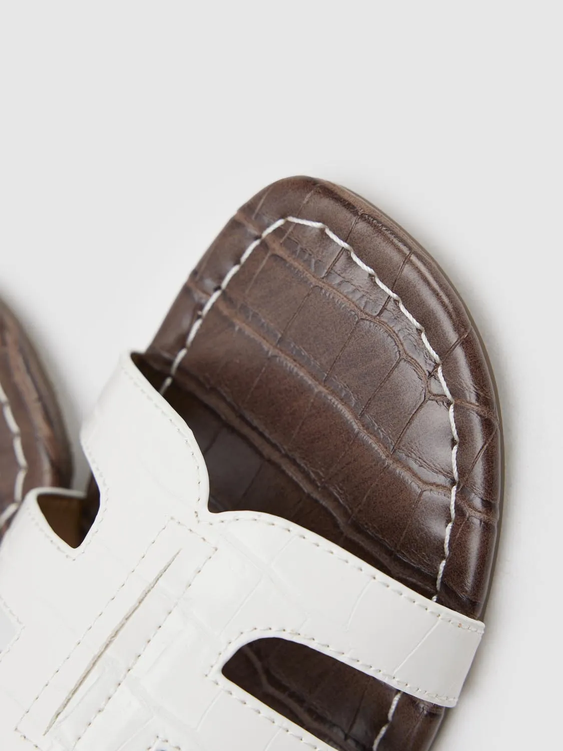 Slippers sold by Urban Revivo product image thumbnail 5