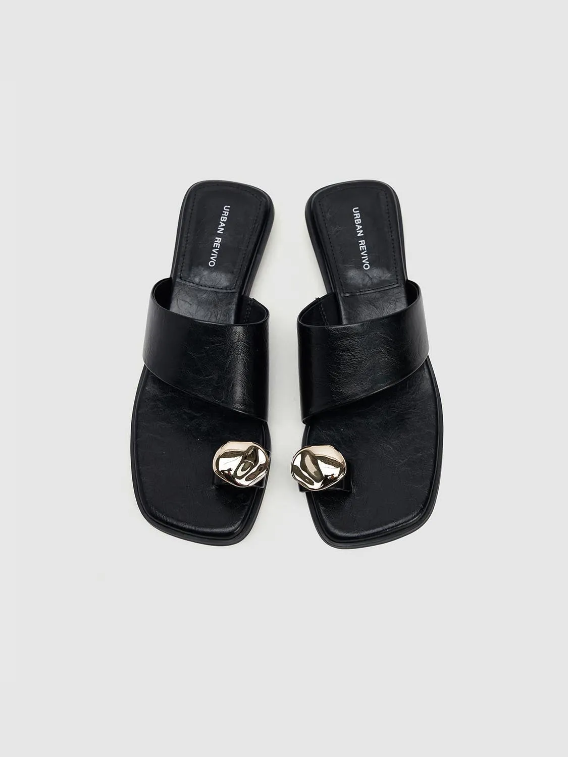 Slippers sold by Urban Revivo product image thumbnail 4