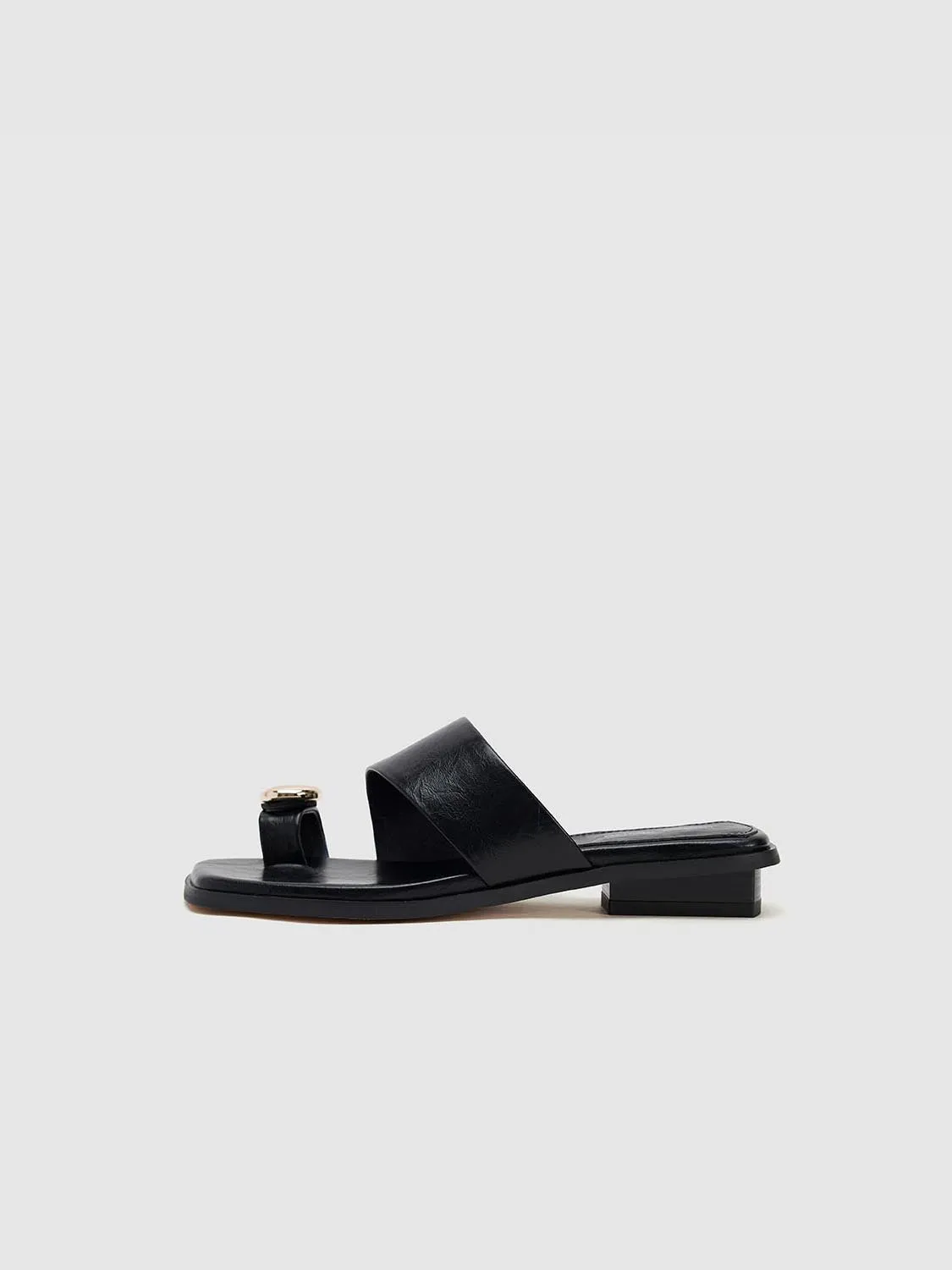 Slippers sold by Urban Revivo product image thumbnail 2