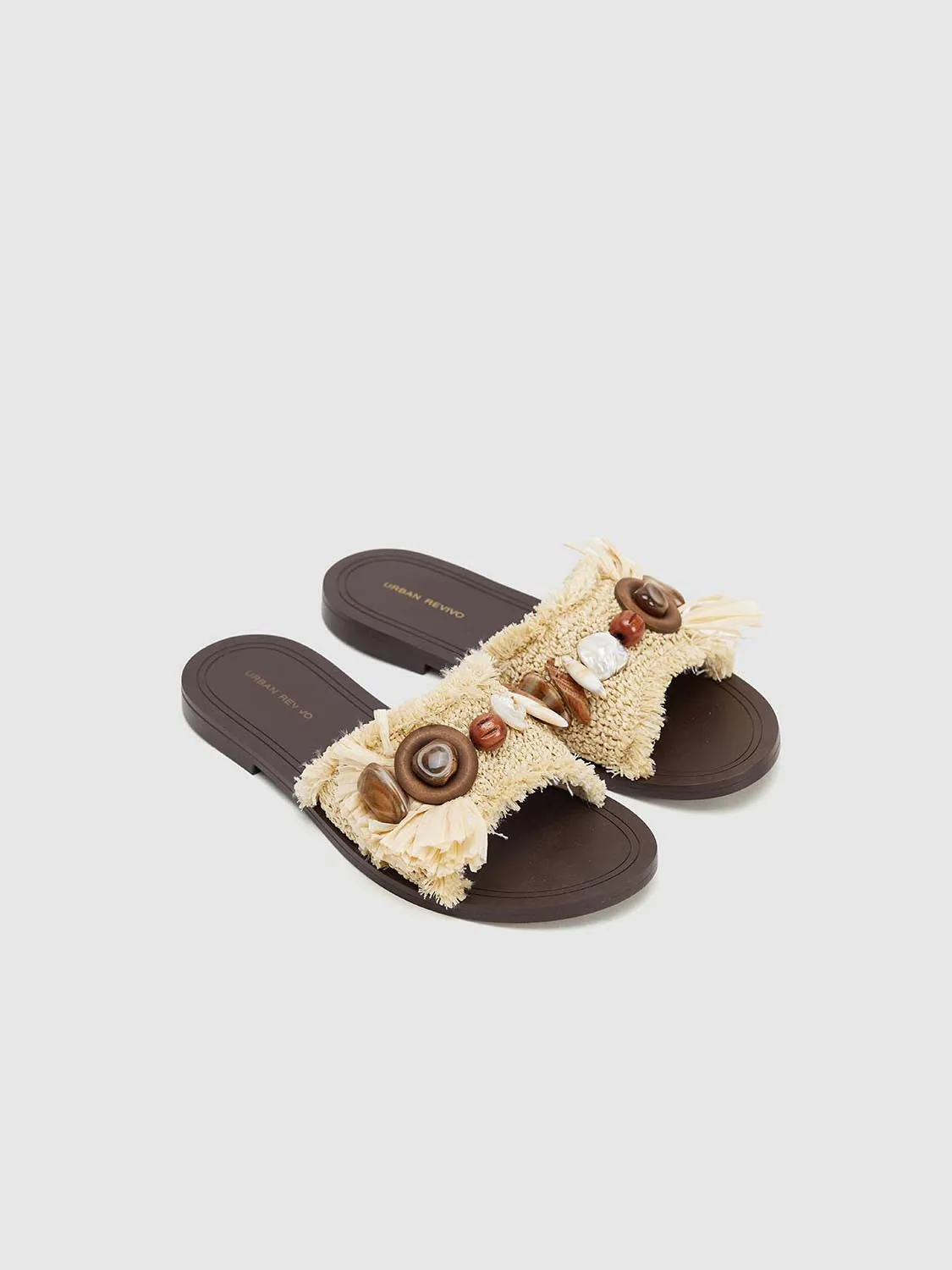 Slippers sold by Urban Revivo
