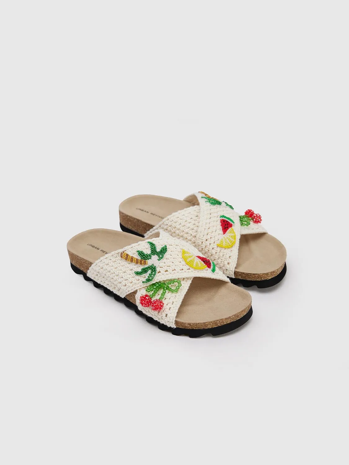 Slippers sold by Urban Revivo