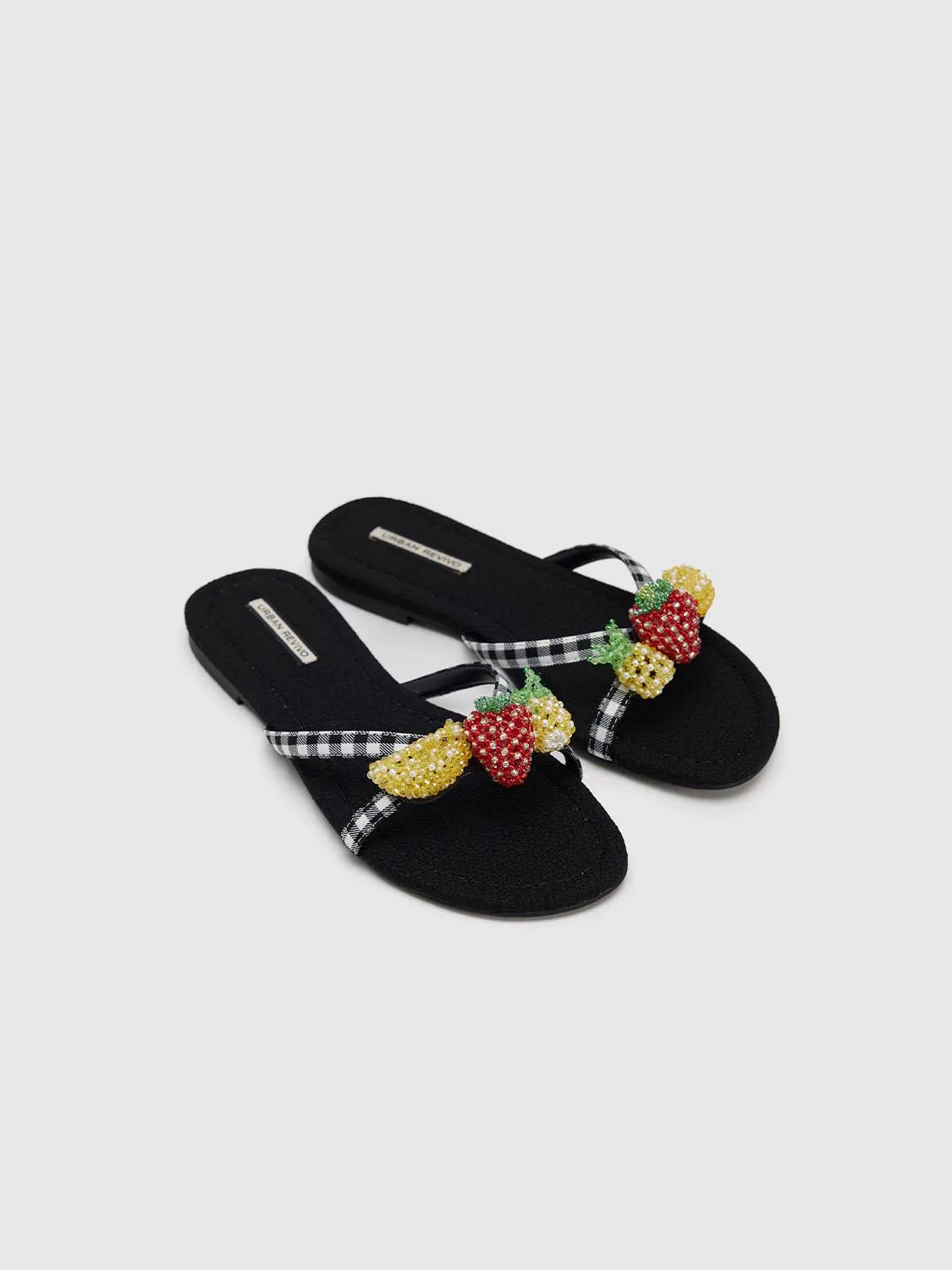 Slippers sold by Urban Revivo