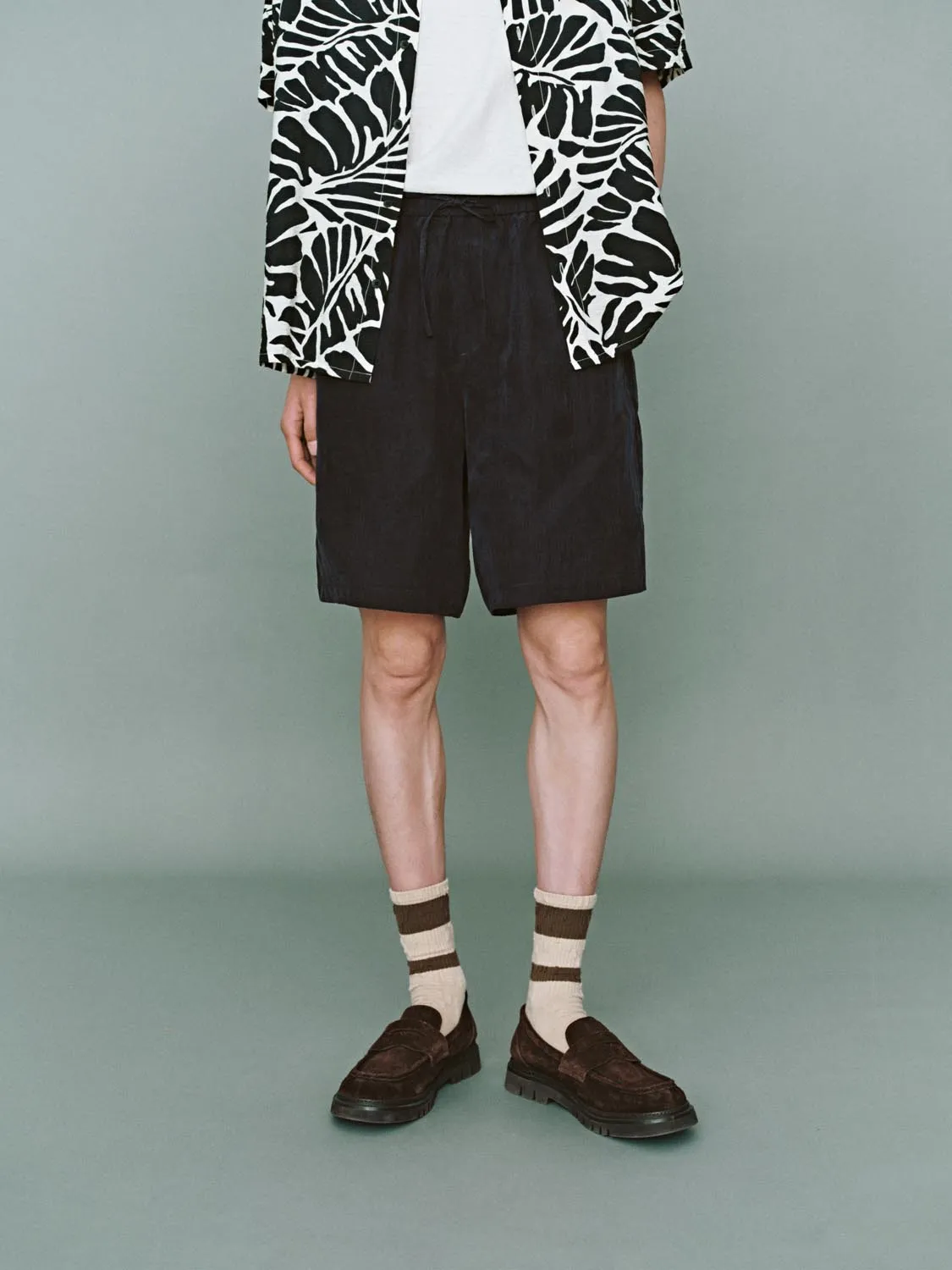 Shorts sold by Urban Revivo product image thumbnail 2