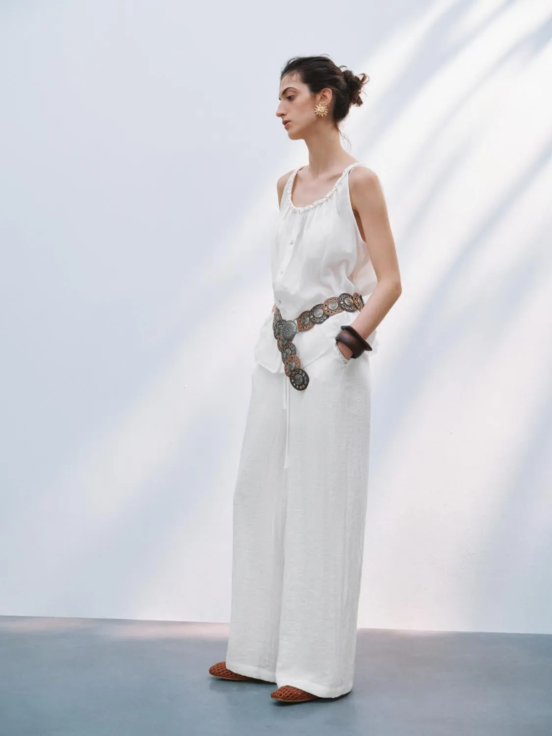 Sleeveless Blouses sold by Urban Revivo product image thumbnail 4