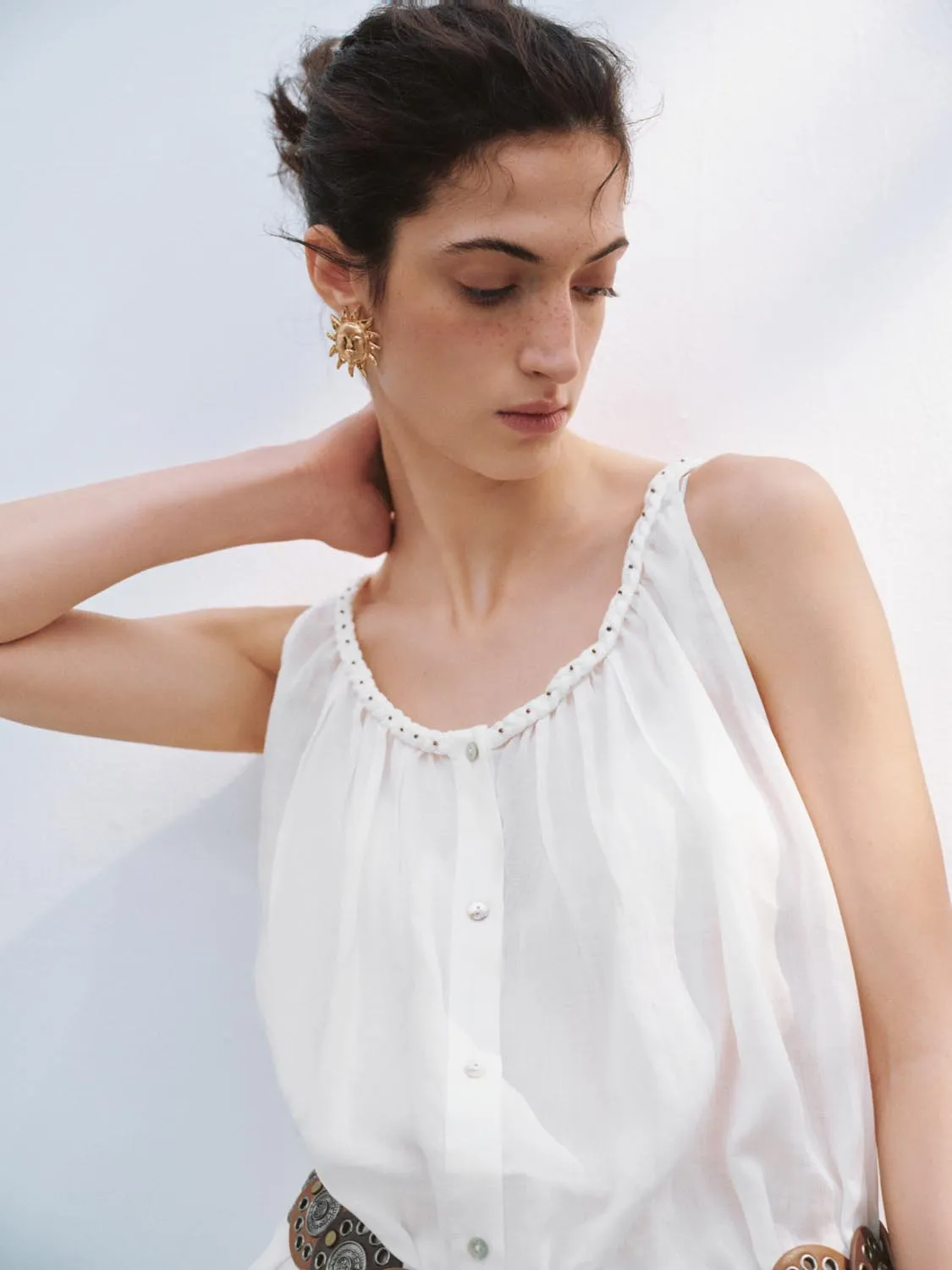 Sleeveless Blouses sold by Urban Revivo product image thumbnail 3