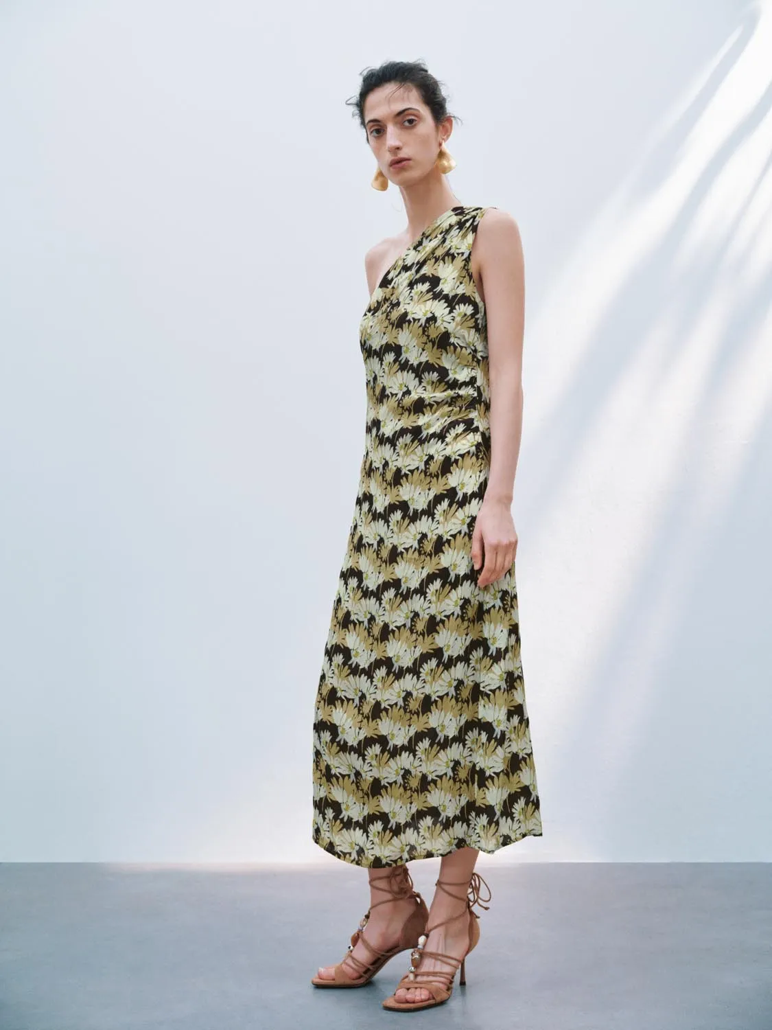 One Shoulder A-Line Dresses sold by Urban Revivo product image thumbnail 4