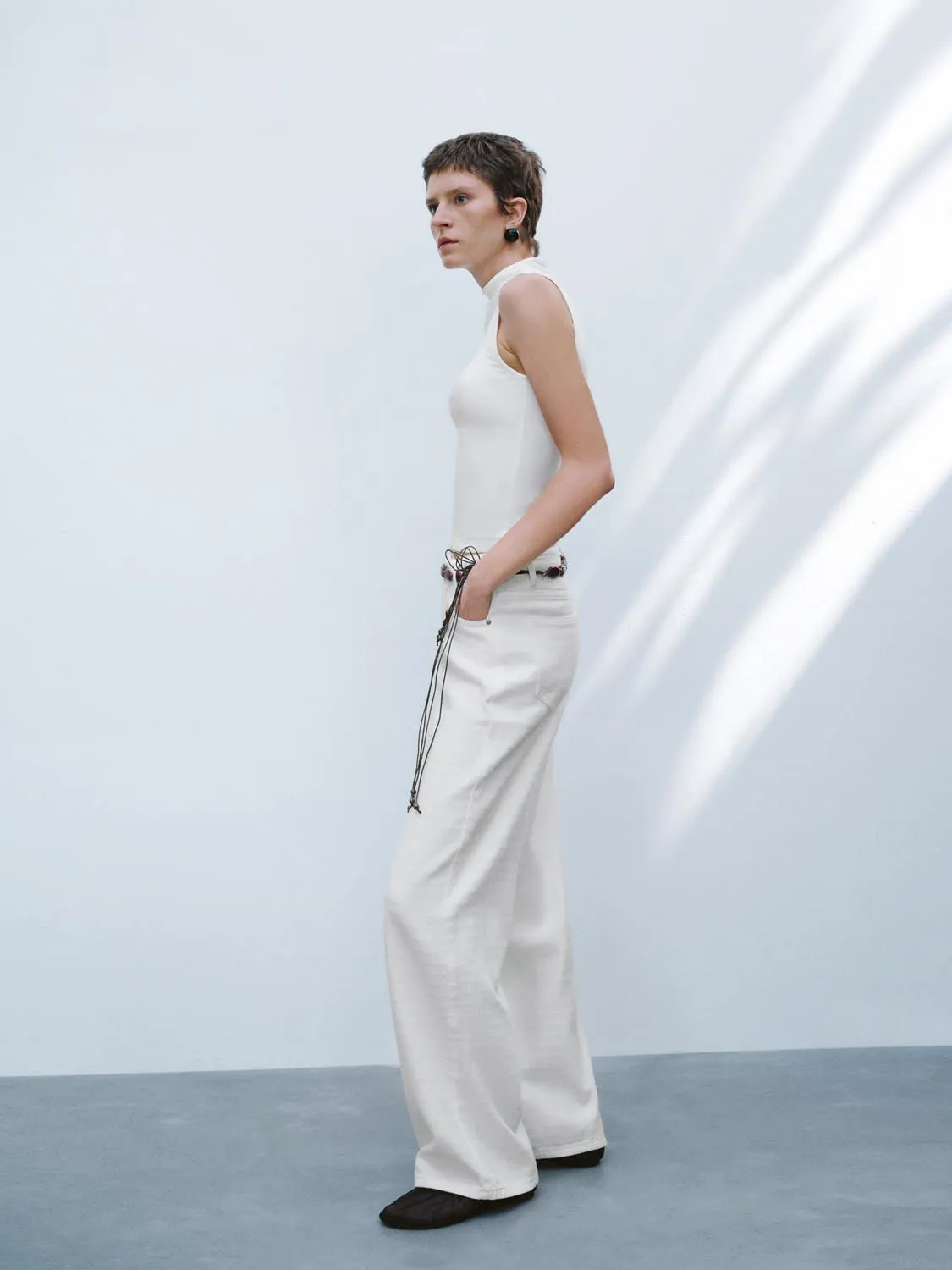 Mock Neck Sleeveless Vests sold by Urban Revivo product image thumbnail 5