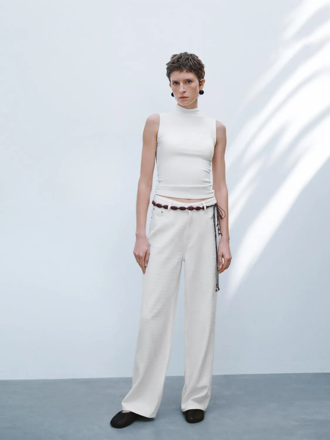 Mock Neck Sleeveless Vests sold by Urban Revivo product image thumbnail 4