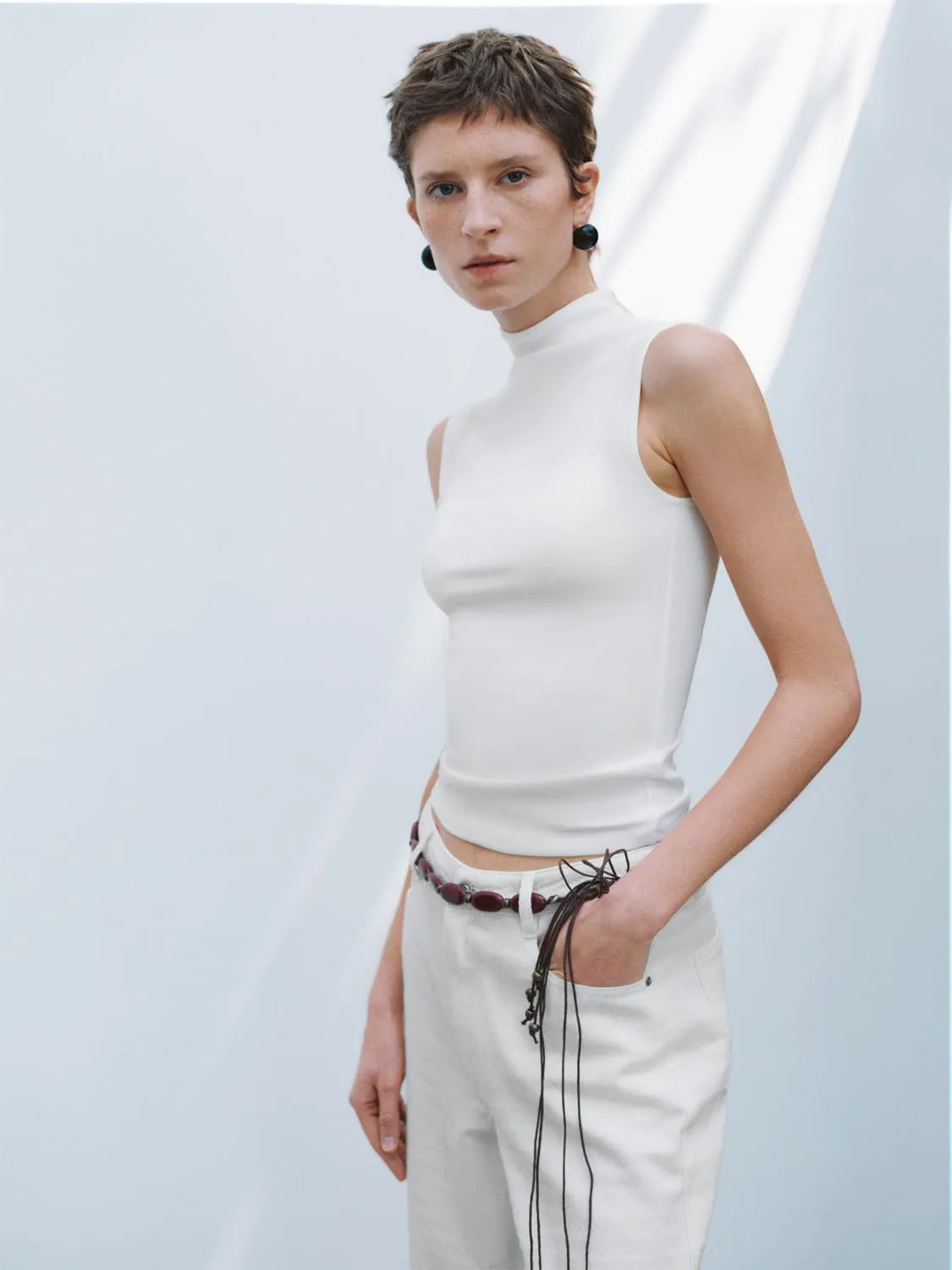 Mock Neck Sleeveless Vests sold by Urban Revivo product image thumbnail 2