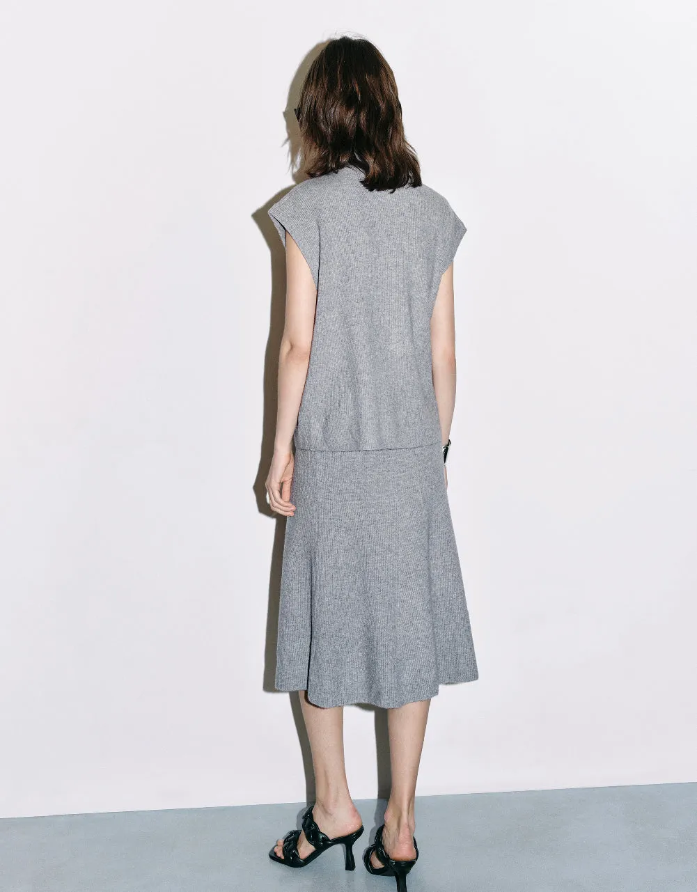 Stand Collar Knitted Vest sold by Urban Revivo product image thumbnail 4