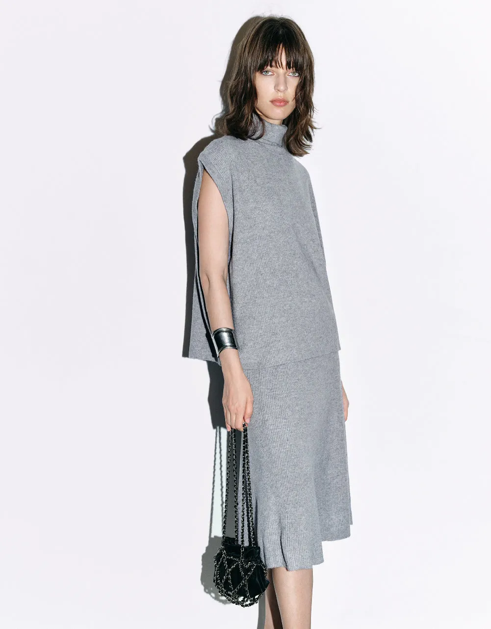 Stand Collar Knitted Vest sold by Urban Revivo product image thumbnail 3