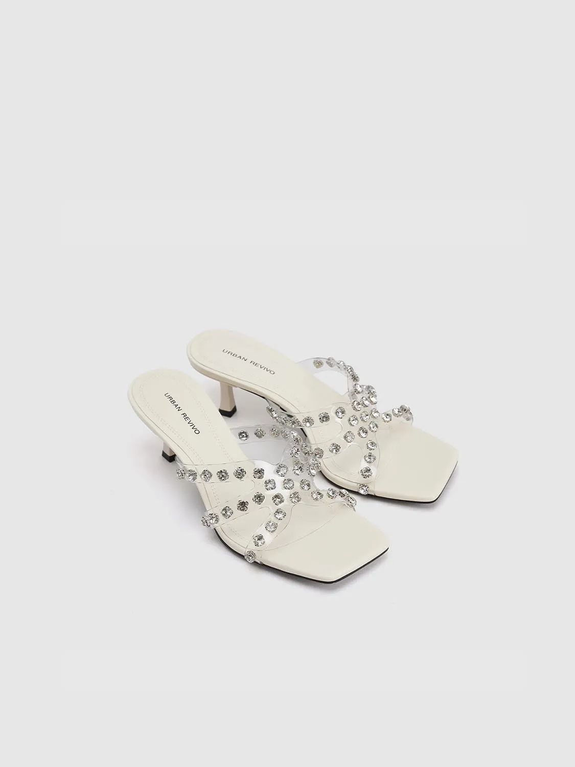 Slippers sold by Urban Revivo