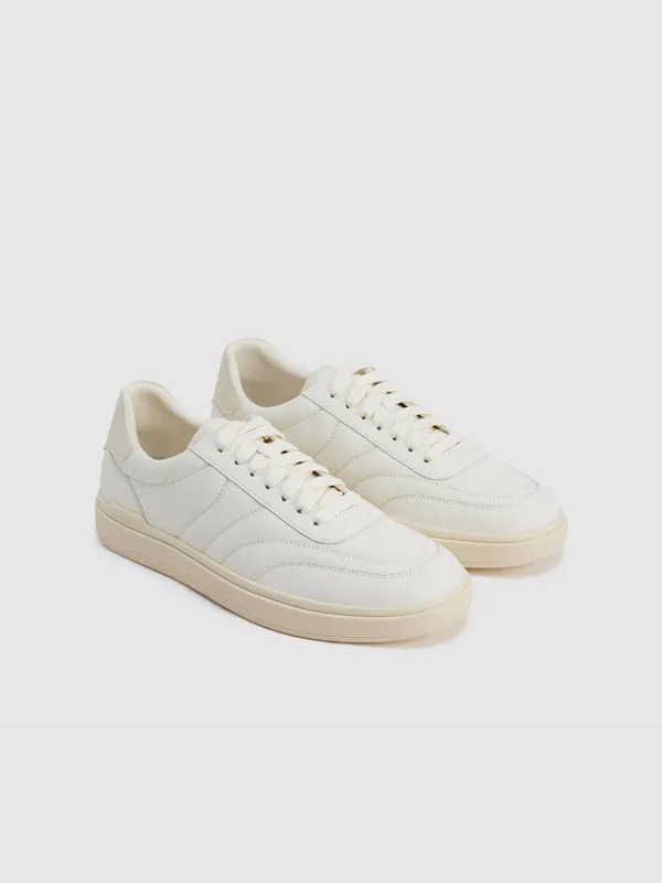 Sneakers sold by Urban Revivo