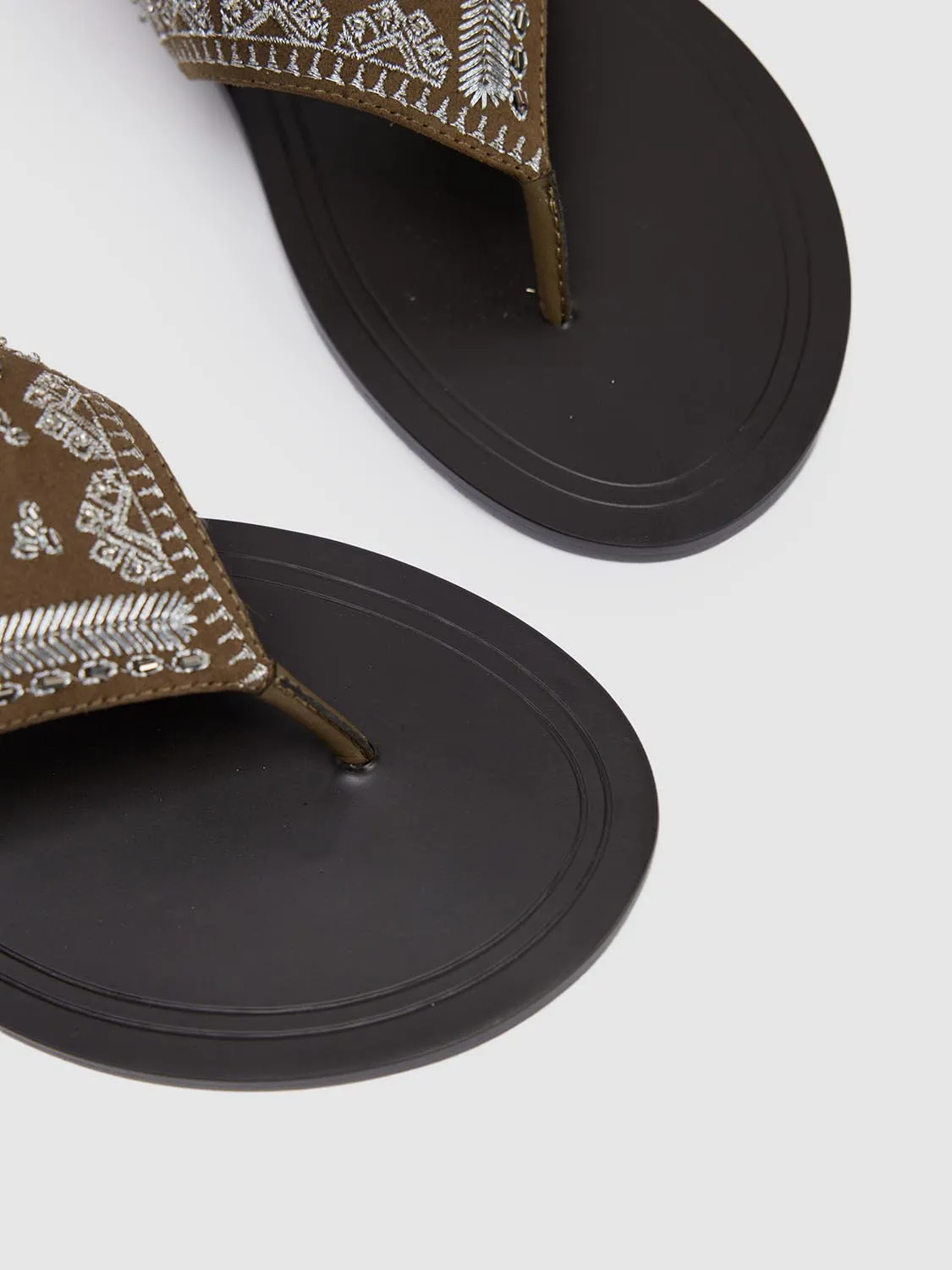 Slippers sold by Urban Revivo product image thumbnail 5