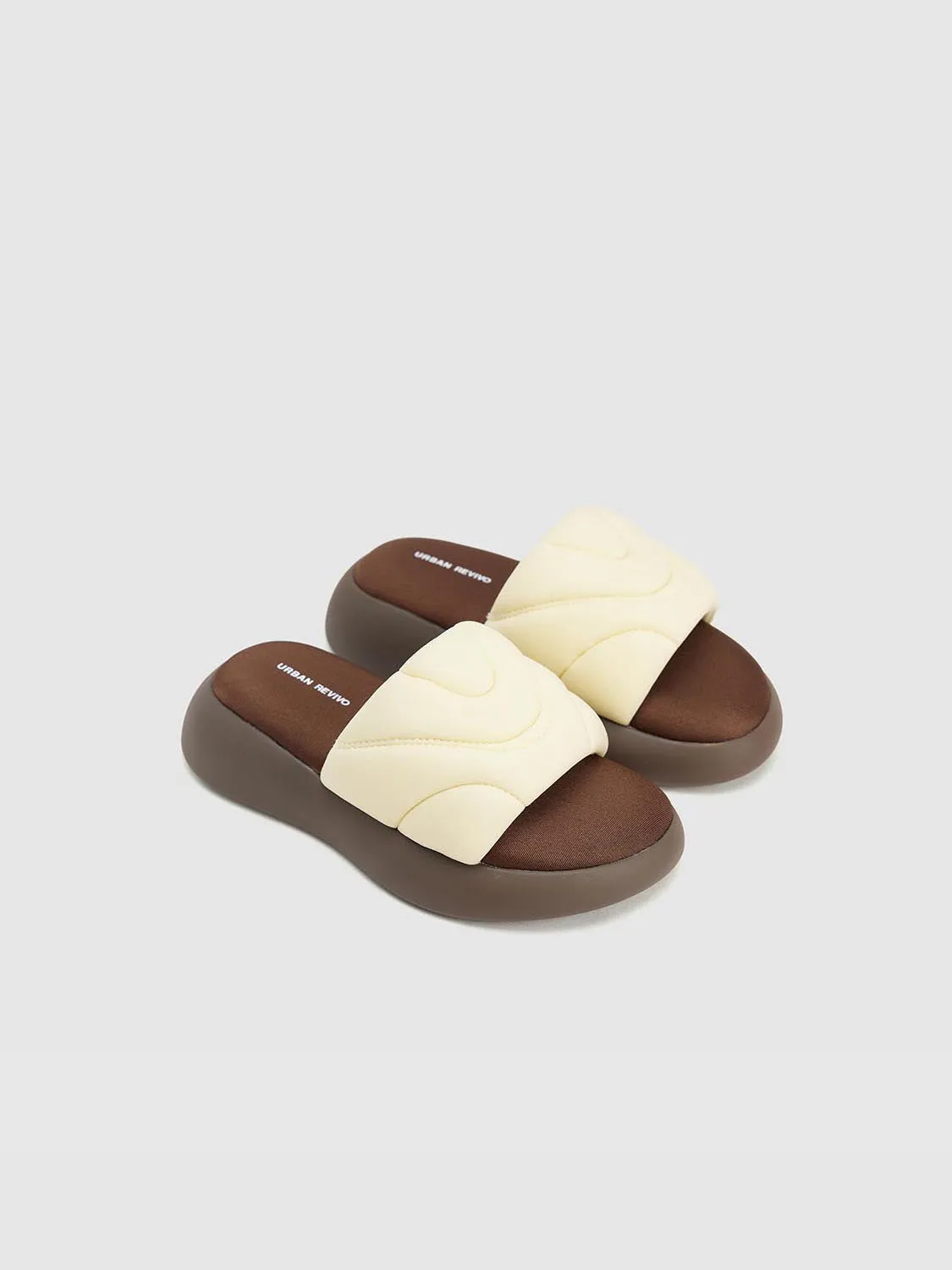 Slippers sold by Urban Revivo