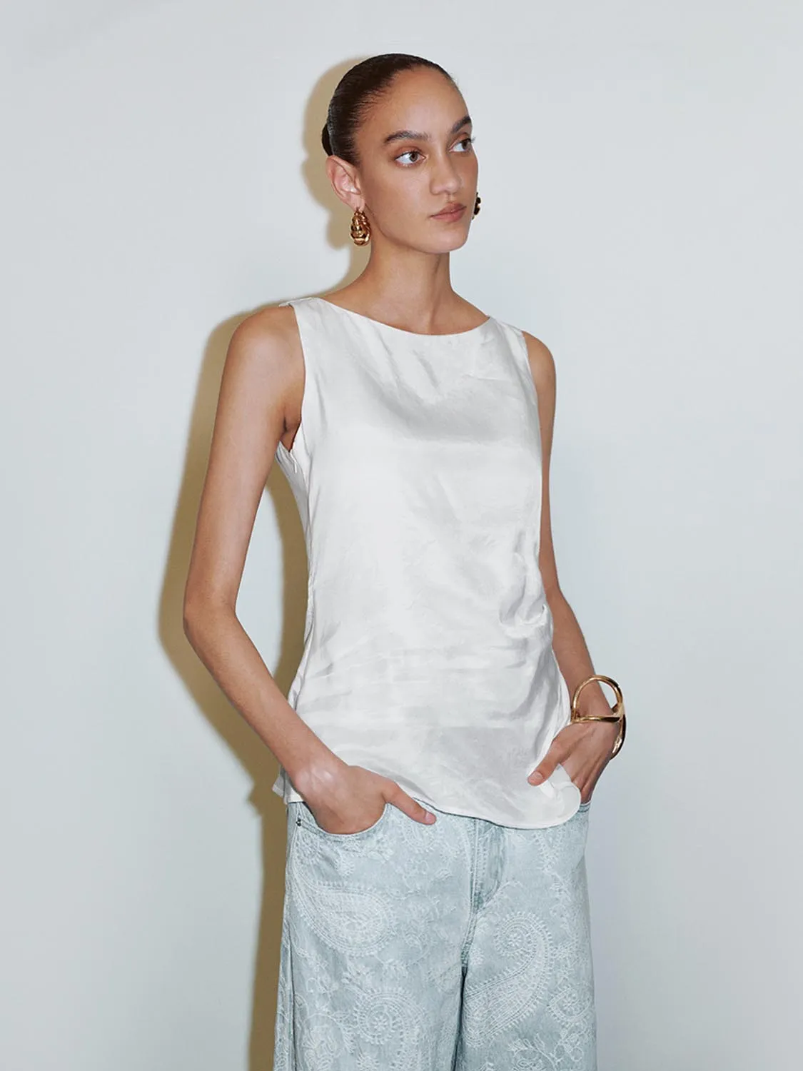 Sleeveless Overhead Shirt sold by Urban Revivo product image thumbnail 5