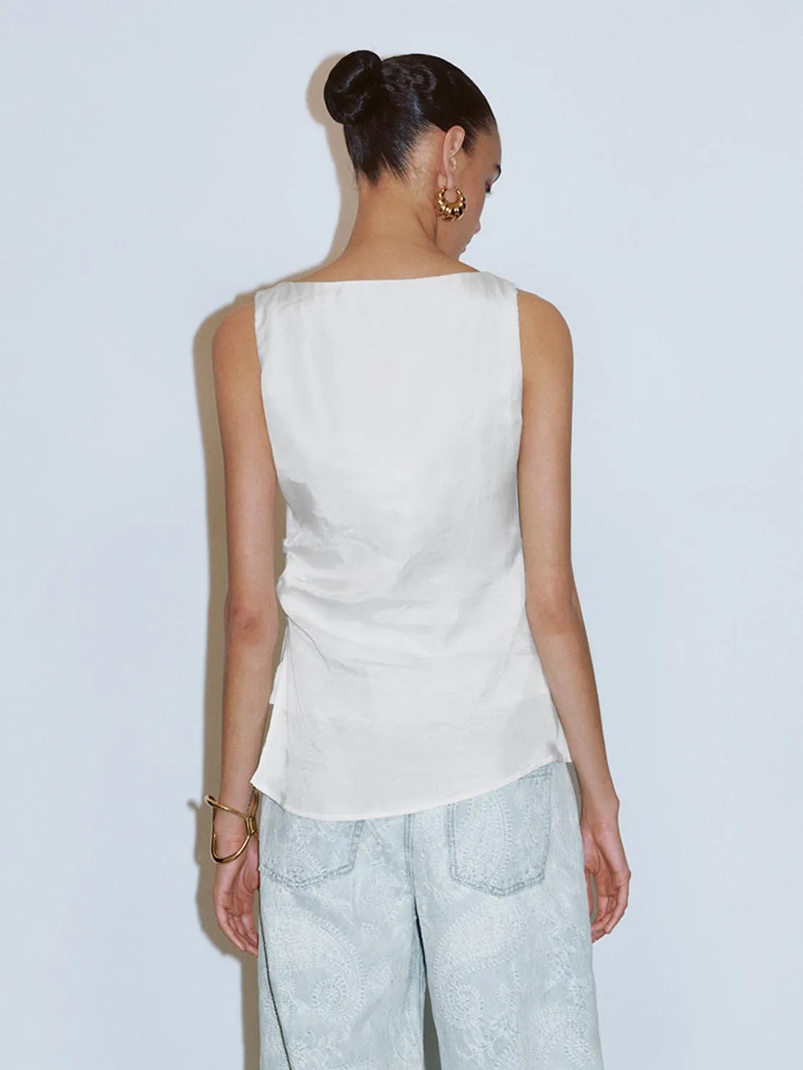 Sleeveless Overhead Shirt sold by Urban Revivo product image thumbnail 2