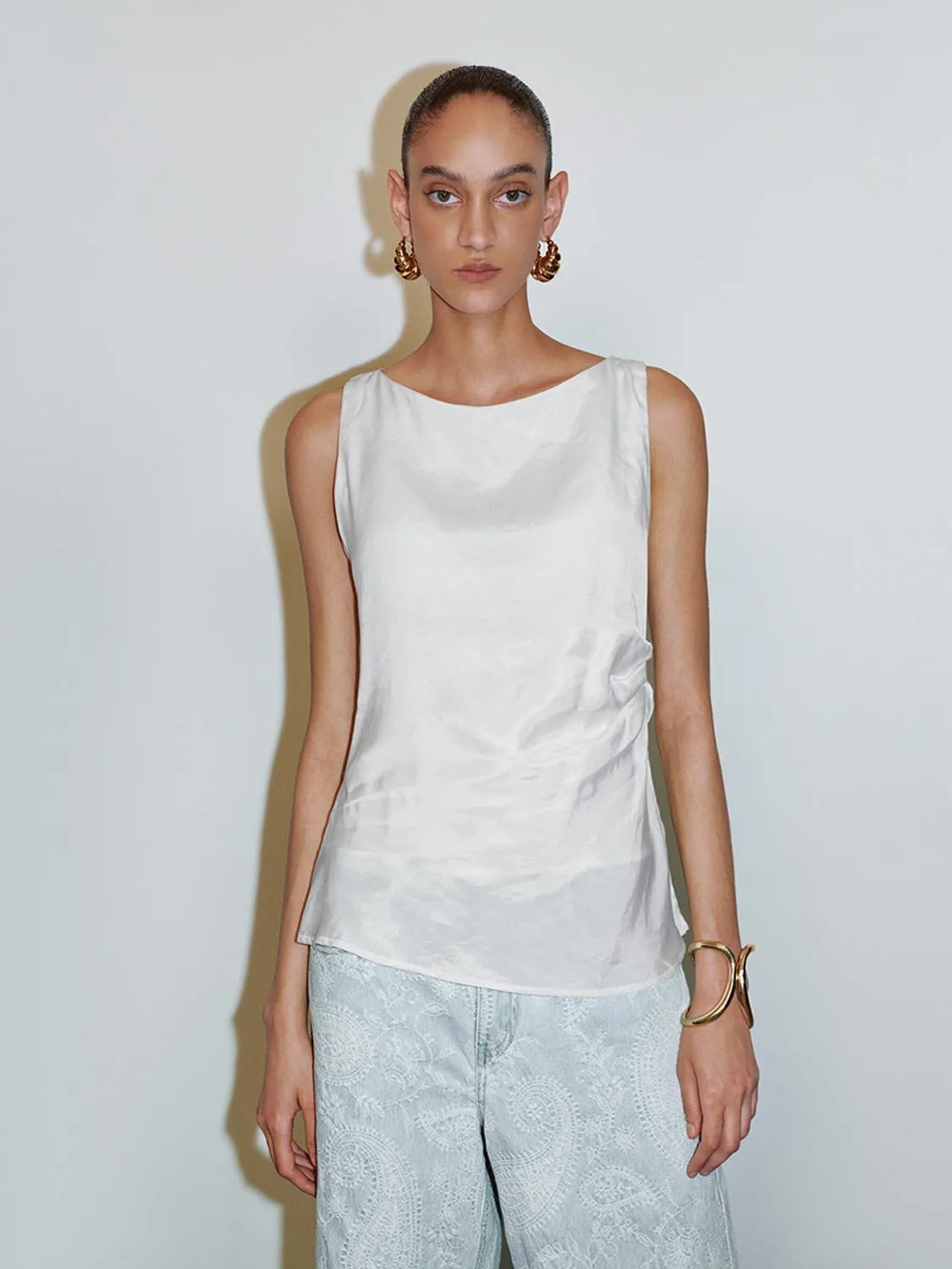 Sleeveless Overhead Shirt sold by Urban Revivo