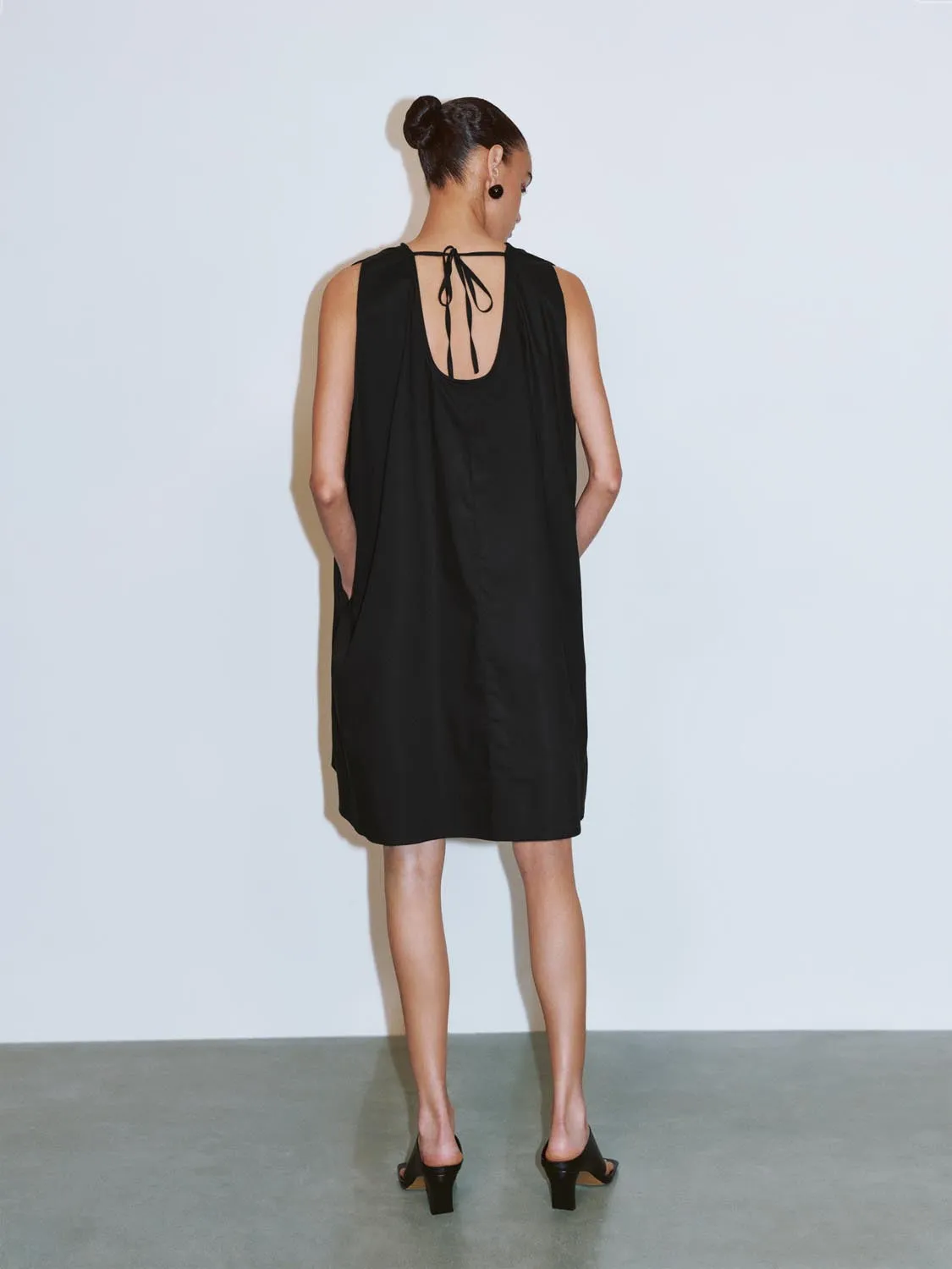 Lace Back Sleeveless Mini Dresses sold by Urban Revivo product image thumbnail 5