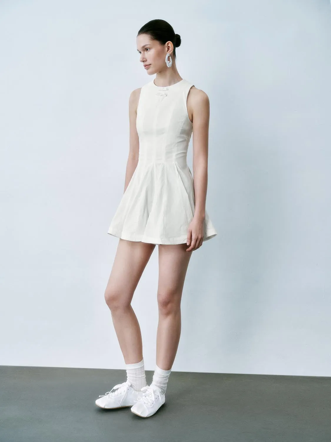 Flared Pleated Sleeveless Dresses sold by Urban Revivo product image thumbnail 3