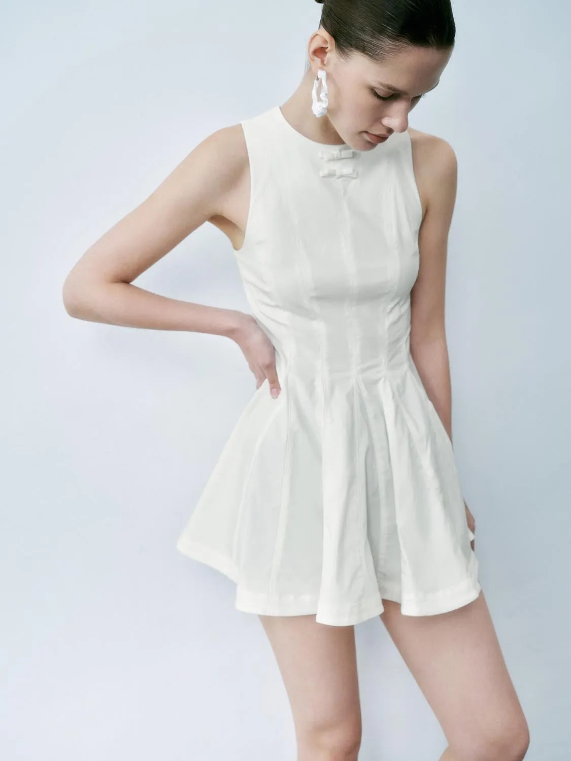 Flared Pleated Sleeveless Dresses sold by Urban Revivo product image thumbnail 5