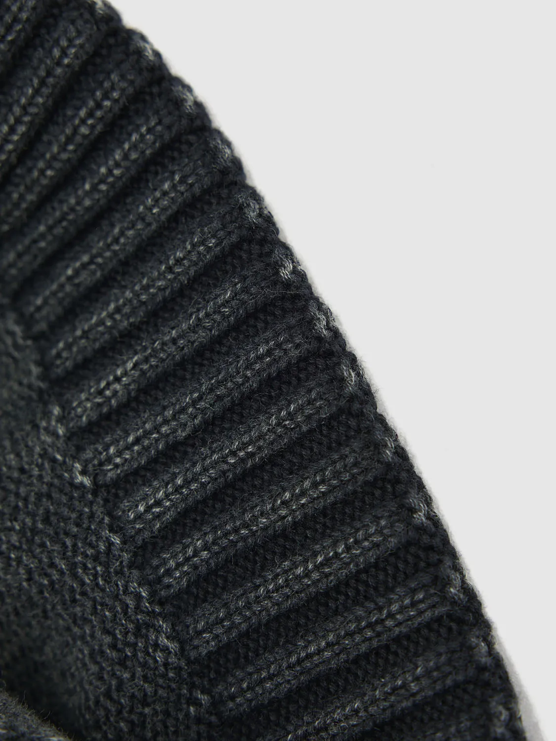 Beanie sold by Urban Revivo product image thumbnail 5