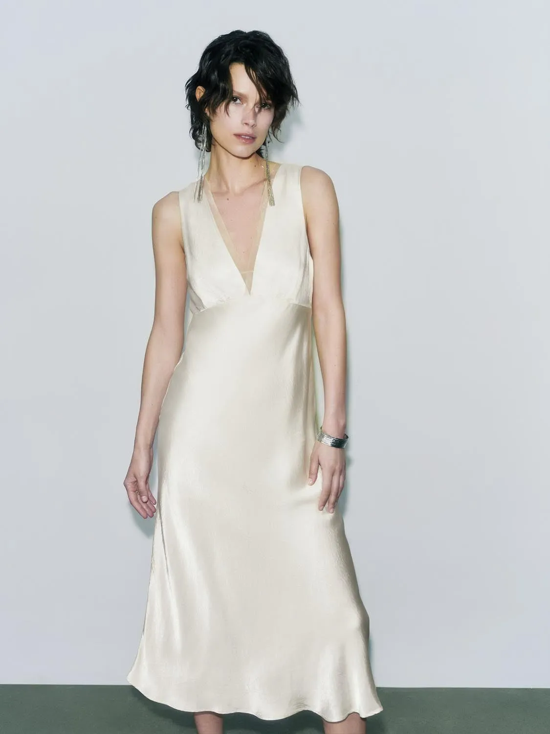 V-Neck A-Line Dresses sold by Urban Revivo product image thumbnail 3