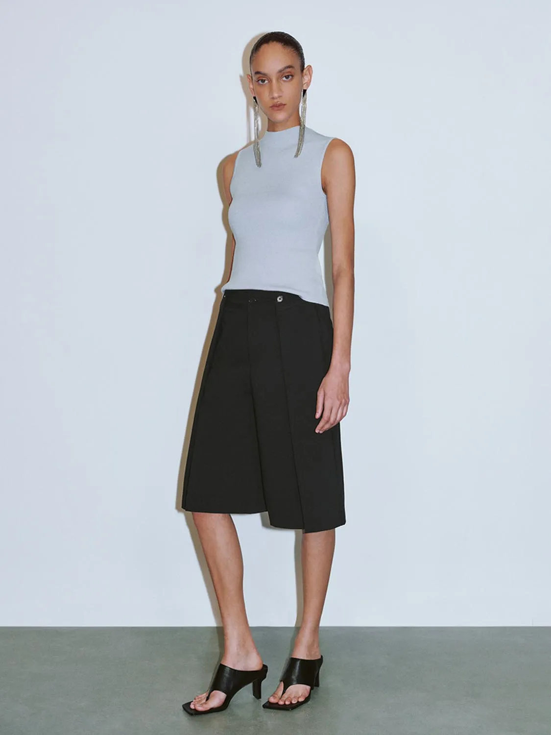 Knitted Sleeveless Mock Neck T-Shirts sold by Urban Revivo product image thumbnail 4