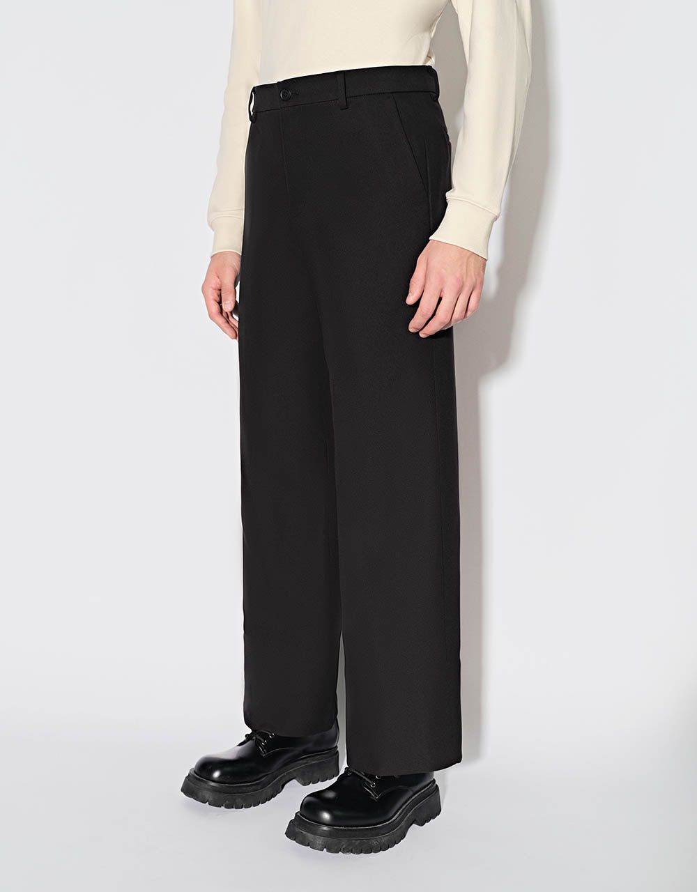 Tailored Straight Pants sold by Urban Revivo product image thumbnail 4