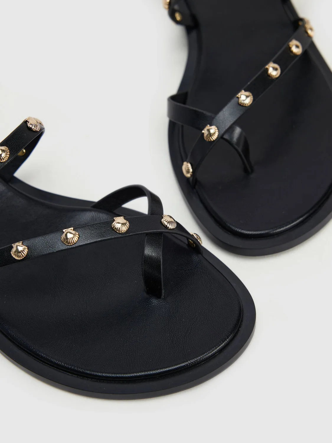 Slippers sold by Urban Revivo product image thumbnail 5