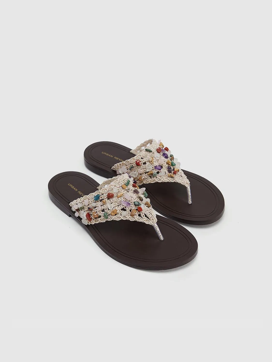 Slippers sold by Urban Revivo