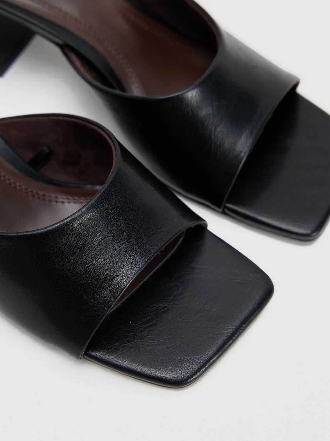 Slippers sold by Urban Revivo product image thumbnail 5