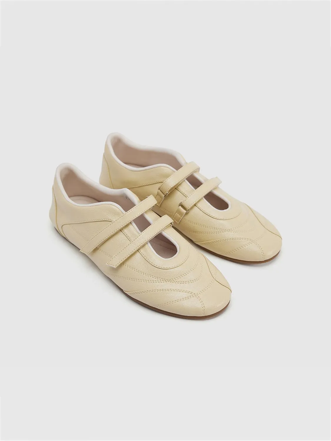 Pumps sold by Urban Revivo