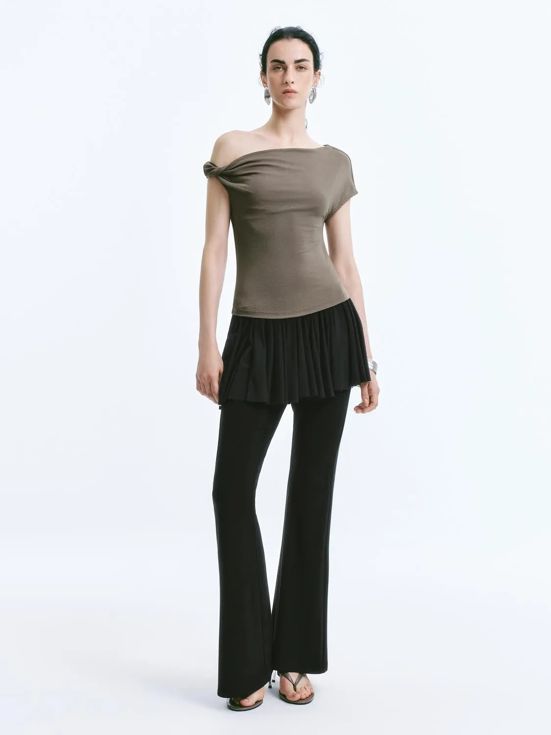 One Shoulder Off Tops sold by Urban Revivo product image thumbnail 4