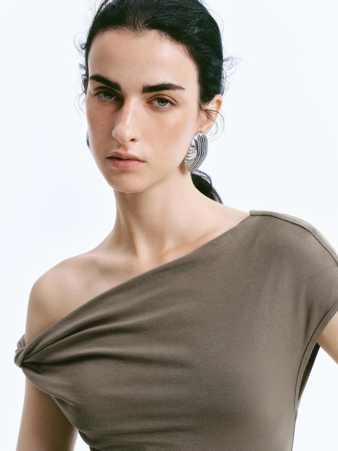One Shoulder Off Tops sold by Urban Revivo product image thumbnail 3