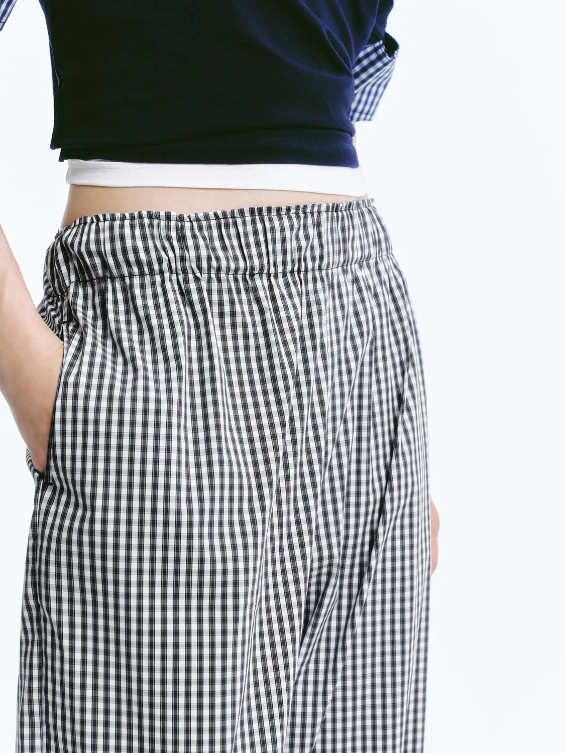 Striped Carrot Fit Pants sold by Urban Revivo product image thumbnail 5