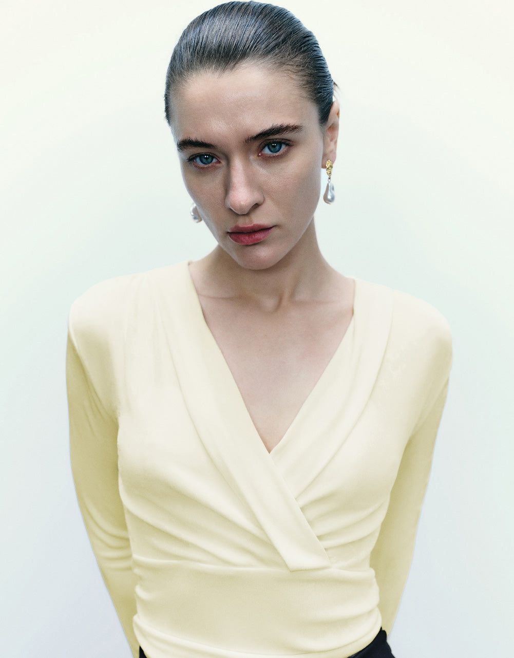 Surplice Front V-Neck Skinny T-Shirt sold by Urban Revivo product image thumbnail 5