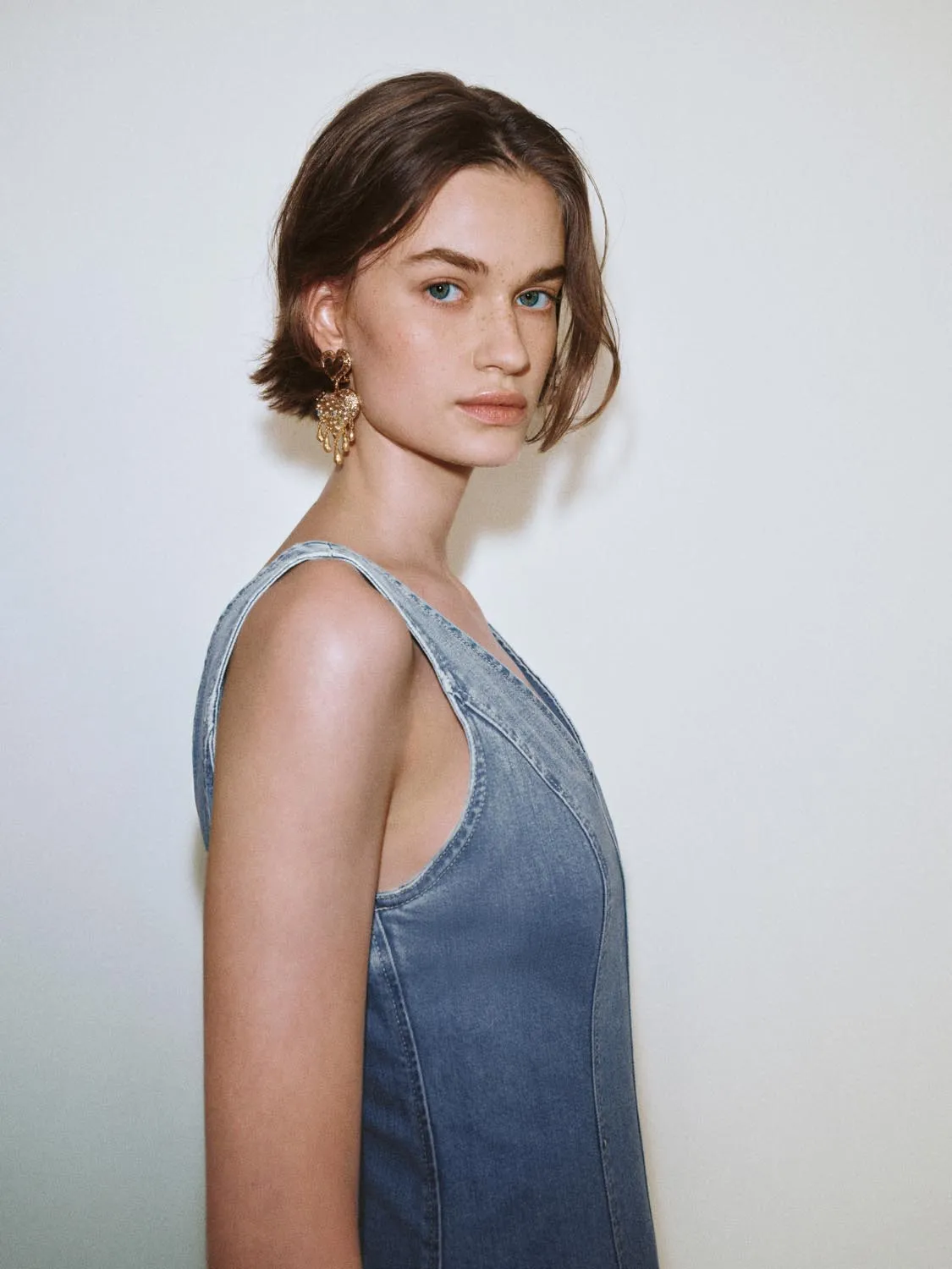 V-Neck Sleeveless Flared Denim Dresses sold by Urban Revivo product image thumbnail 3
